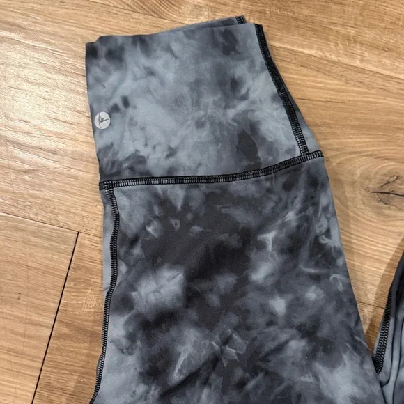 90 Degree Gray Tie-Dye Leggings - Picture 2 of 7